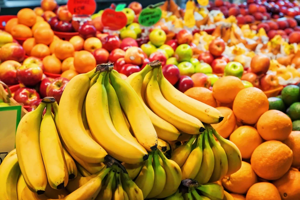 The Dynamic Interplay of Flavors and Colors in Food and Beverage