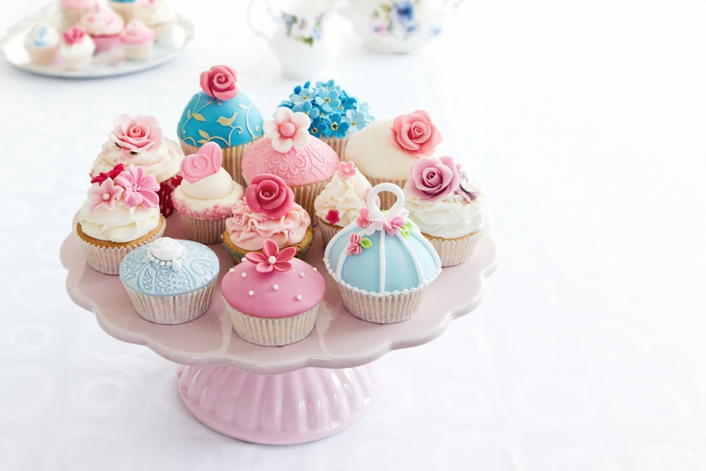 Retro cupcakes on a cakestand