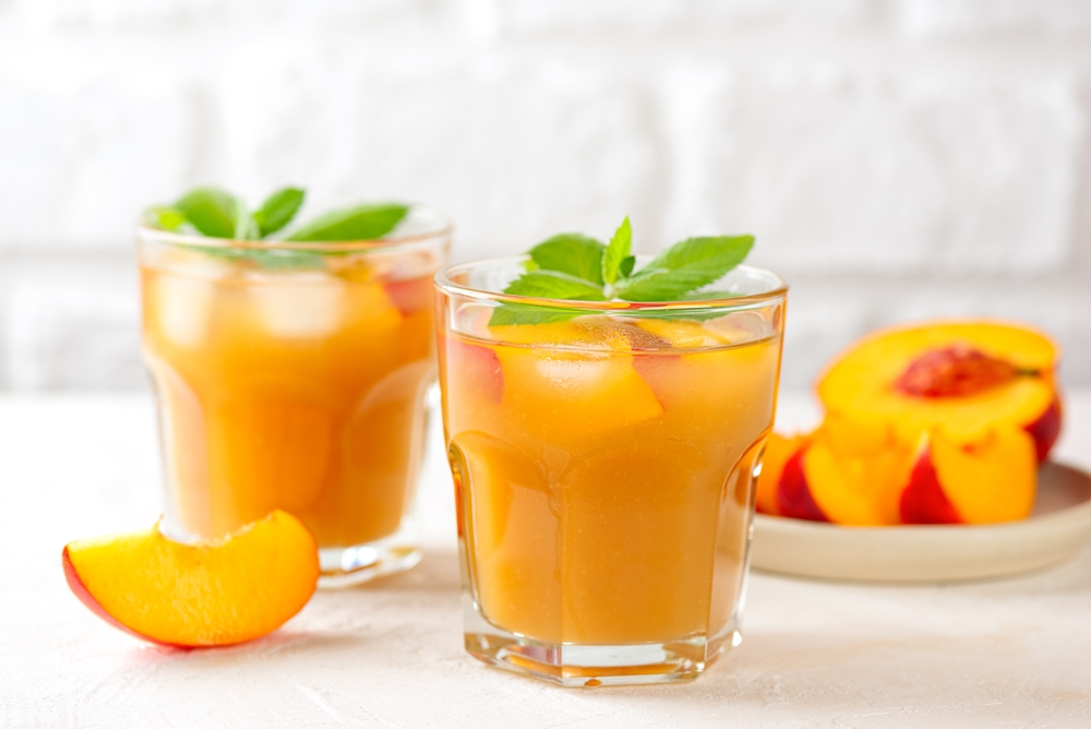 Keto-friendly Cold peach and nectarine mint cocktail